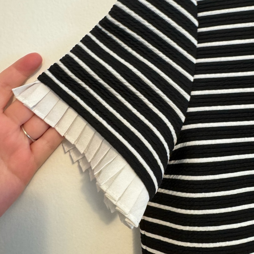 Karl Lagerfeld Monochrome Striped Top with White Collar. Size XS - Picture 4 of 7